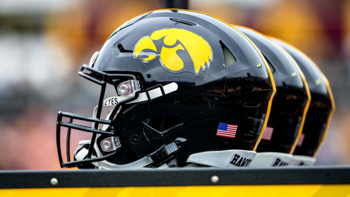 iowa-football-helmet